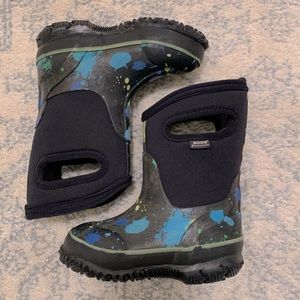 Bogs, insulated & waterproof toddler boots